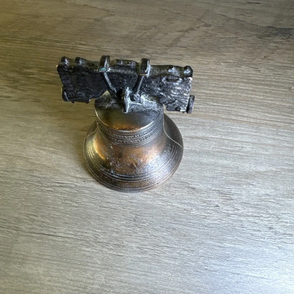 Vintage Mini Replica Liberty Bell With Working Bell, Bronze Metal Pass‎ And Stow - Picture 8 of 8